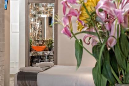Navona Jacuzzi Rooms - image 13
