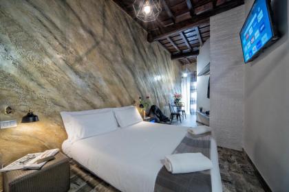Navona Jacuzzi Rooms - image 20