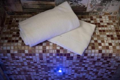 Navona Jacuzzi Rooms - image 3