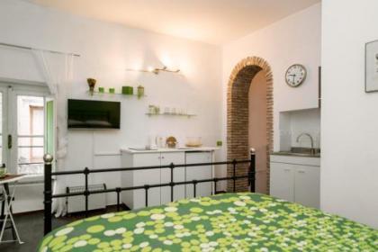 Trastevere Intimate Apartment - image 10