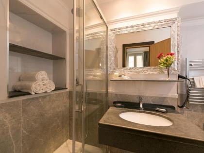 DK Suites - image 1