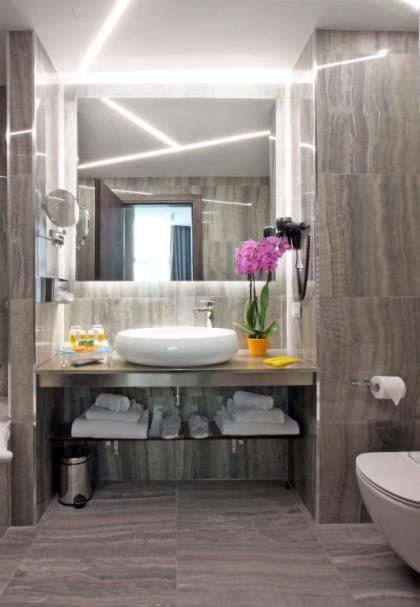 The Hive Hotel - image 15