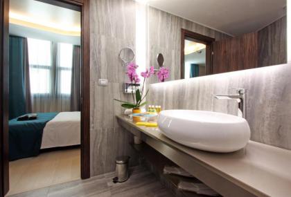 The Hive Hotel - image 16