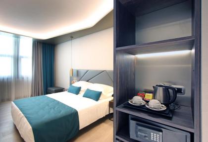 The Hive Hotel - image 3