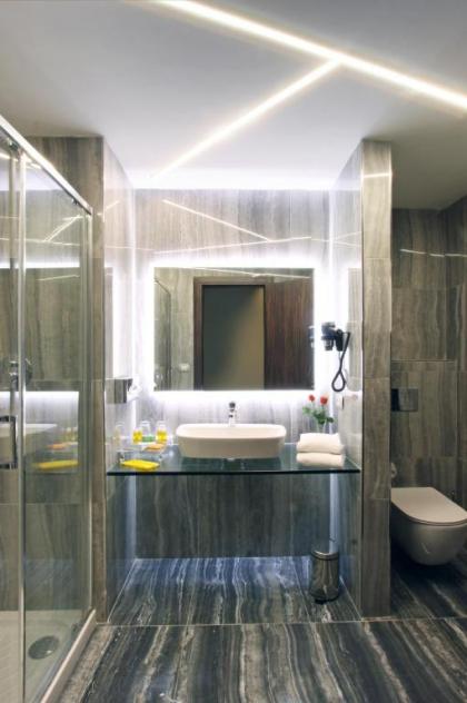 The Hive Hotel - image 4