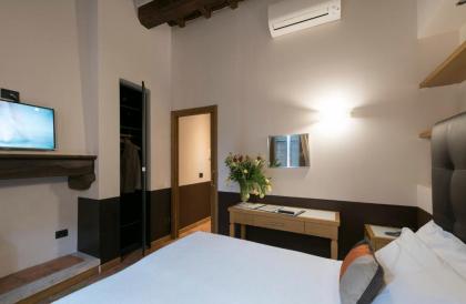 JR Suites - image 13