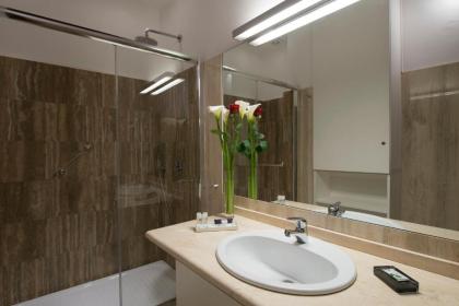 JR Suites - image 15