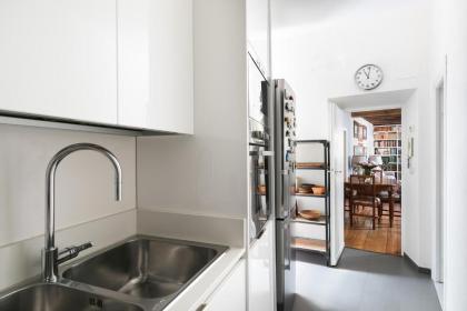 Farnese Charming Apartment - image 10