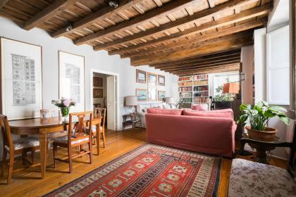 Farnese Charming Apartment - image 11