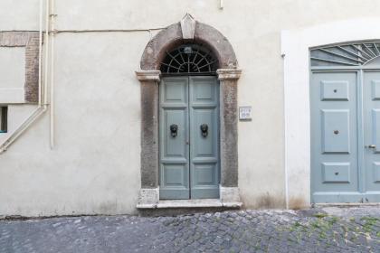 Farnese Charming Apartment - image 14