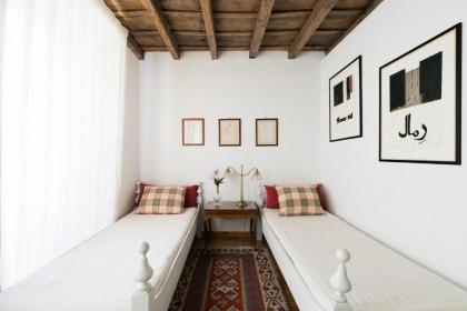 Farnese Charming Apartment - image 3