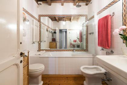 Farnese Charming Apartment - image 5