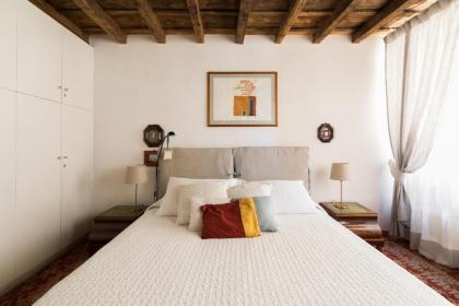 Farnese Charming Apartment - image 6