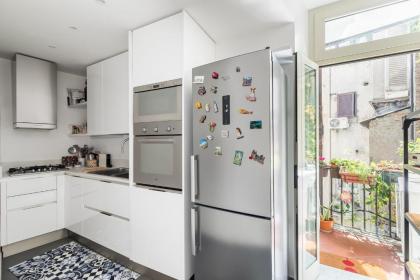 Farnese Charming Apartment - image 9