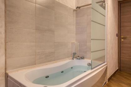 AMICI GUESTHOUSE - image 13