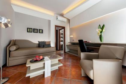 Daphne Luxury Suites - image 3