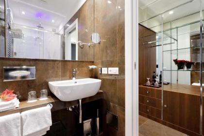 Piazza Venezia Grand Suite - image 16