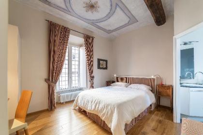 Monti Stunning Apartment with Terrace - image 11