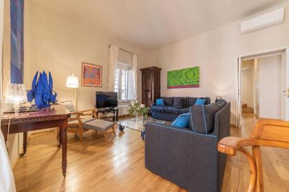 Monti Stunning Apartment with Terrace - image 12