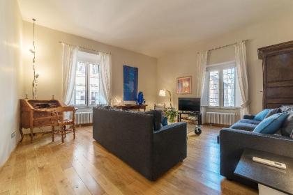 Monti Stunning Apartment with Terrace - image 13