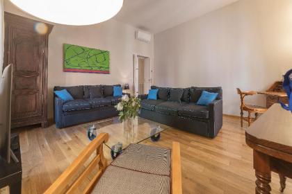 Monti Stunning Apartment with Terrace - image 17
