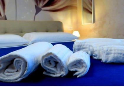 Deluxe rooms and Chilling Jacuzzi Suite Guesthouse - image 19