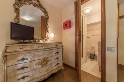Villa Marignoli Charming Flat - image 21