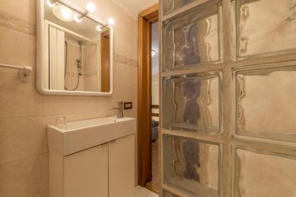 Villa Marignoli Charming Flat - image 22