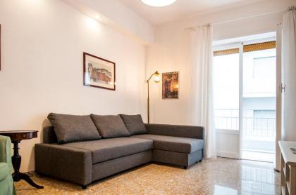 Vatican Museums Roomy Apartment - image 14