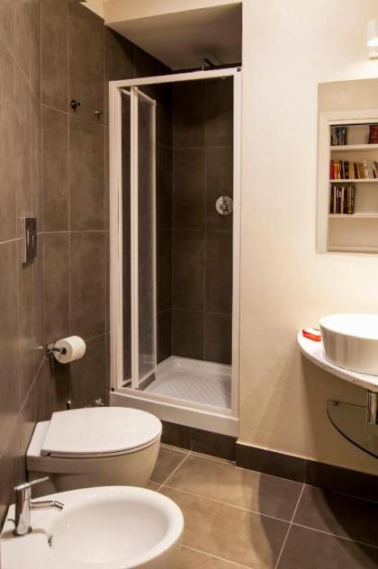 Vatican Museums Roomy Apartment - image 16