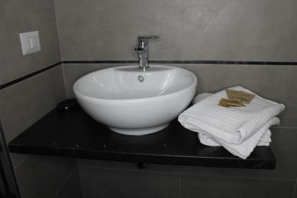Roma suite Piramide - image 8