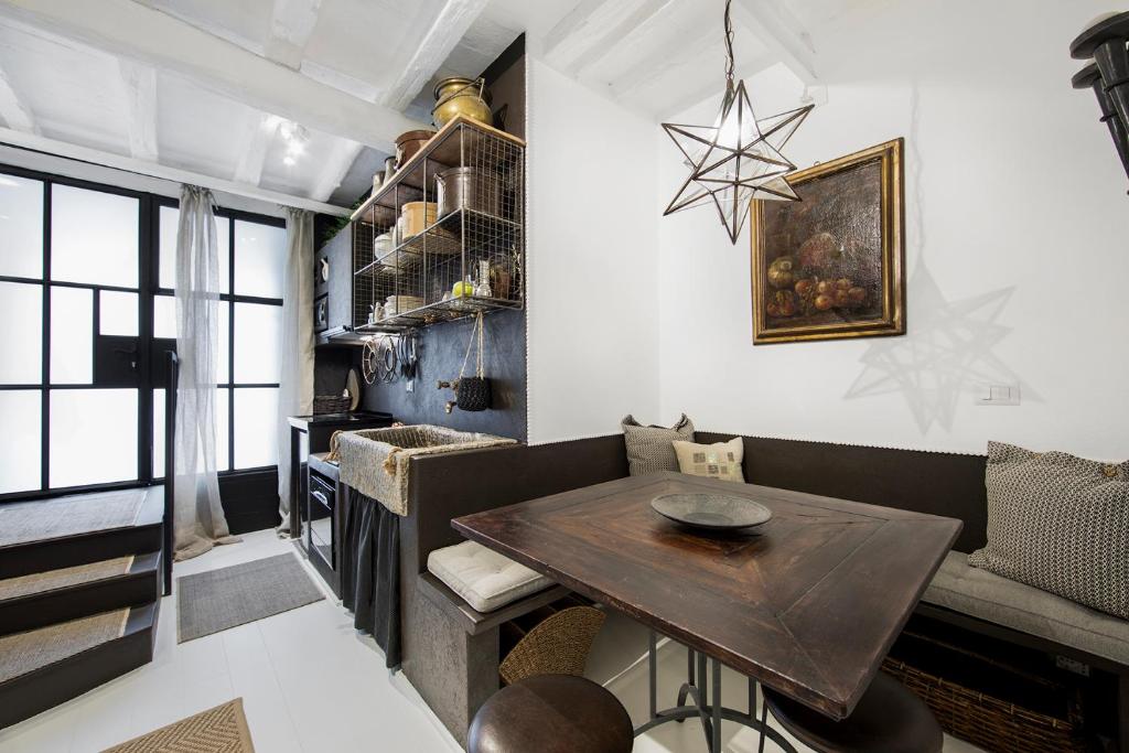Trastevere Luxury&Charming Loft with Courtyard - image 4