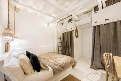 Trastevere Luxury&Charming Loft with Courtyard - image 9