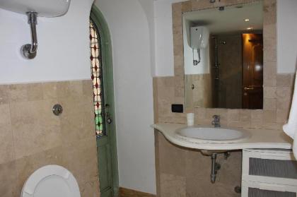 CORONARI: CHARM AND ANTIQUITY IN THE HEART OF ROME