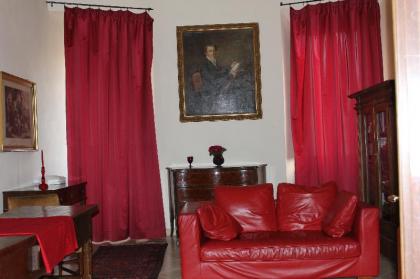 ELEGANT VIA GIULIA VERY CLOSE TO NAVONA SQUARE