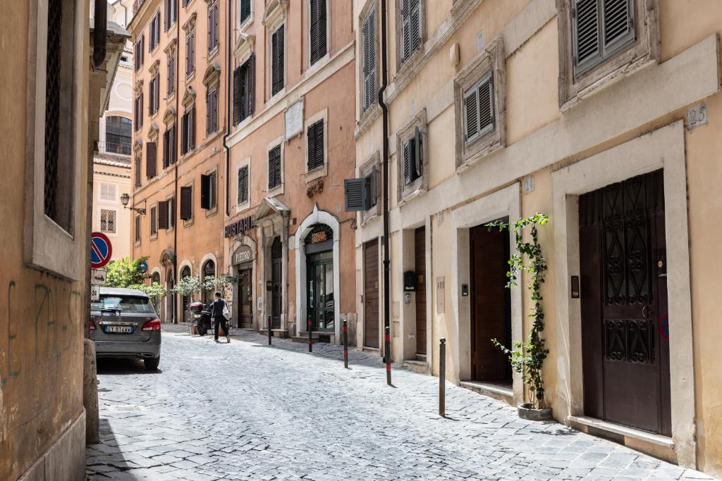Spectacularly bright by Piazza Navona and the Pantheon - A/C Wifi Elevator - main image