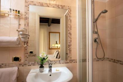 Condotti Corner Apartment Piazza di Spagna - image 12