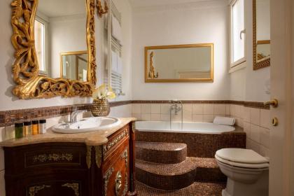 Condotti Corner Apartment Piazza di Spagna - image 4