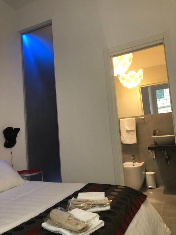 Room 76 - image 6