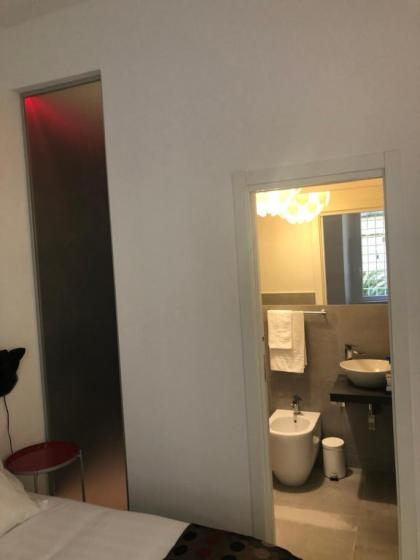 Room 76 - image 7