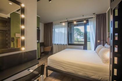 MOVIE MOVIE HOTEL - image 18