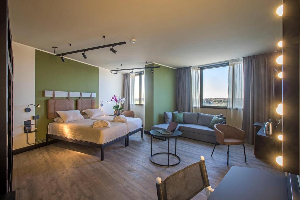 MOVIE MOVIE HOTEL - image 3