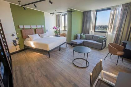 MOVIE MOVIE HOTEL - image 4