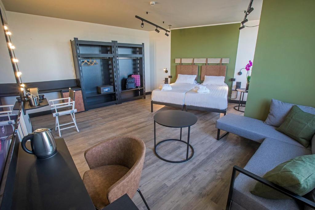MOVIE MOVIE HOTEL - image 5
