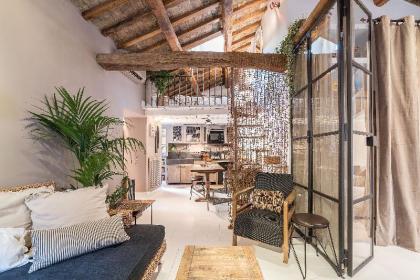 Charming Luxury Navona Apartment  - image 12