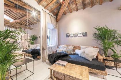 Charming Luxury Navona Apartment  - image 13