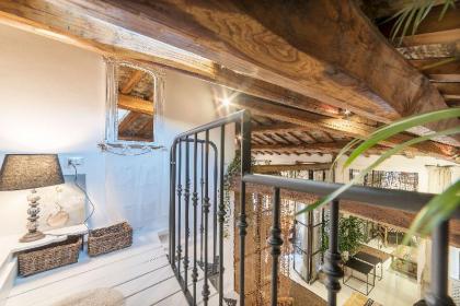 Charming Luxury Navona Apartment  - image 16