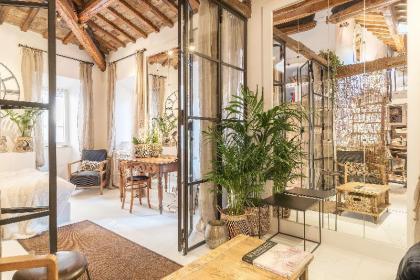 Charming Luxury Navona Apartment  - image 3