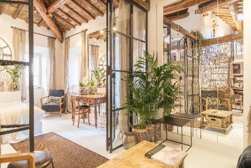 Charming Luxury Navona Apartment  - image 3