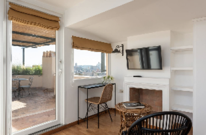Colosseum Rooftop Studio - image 9